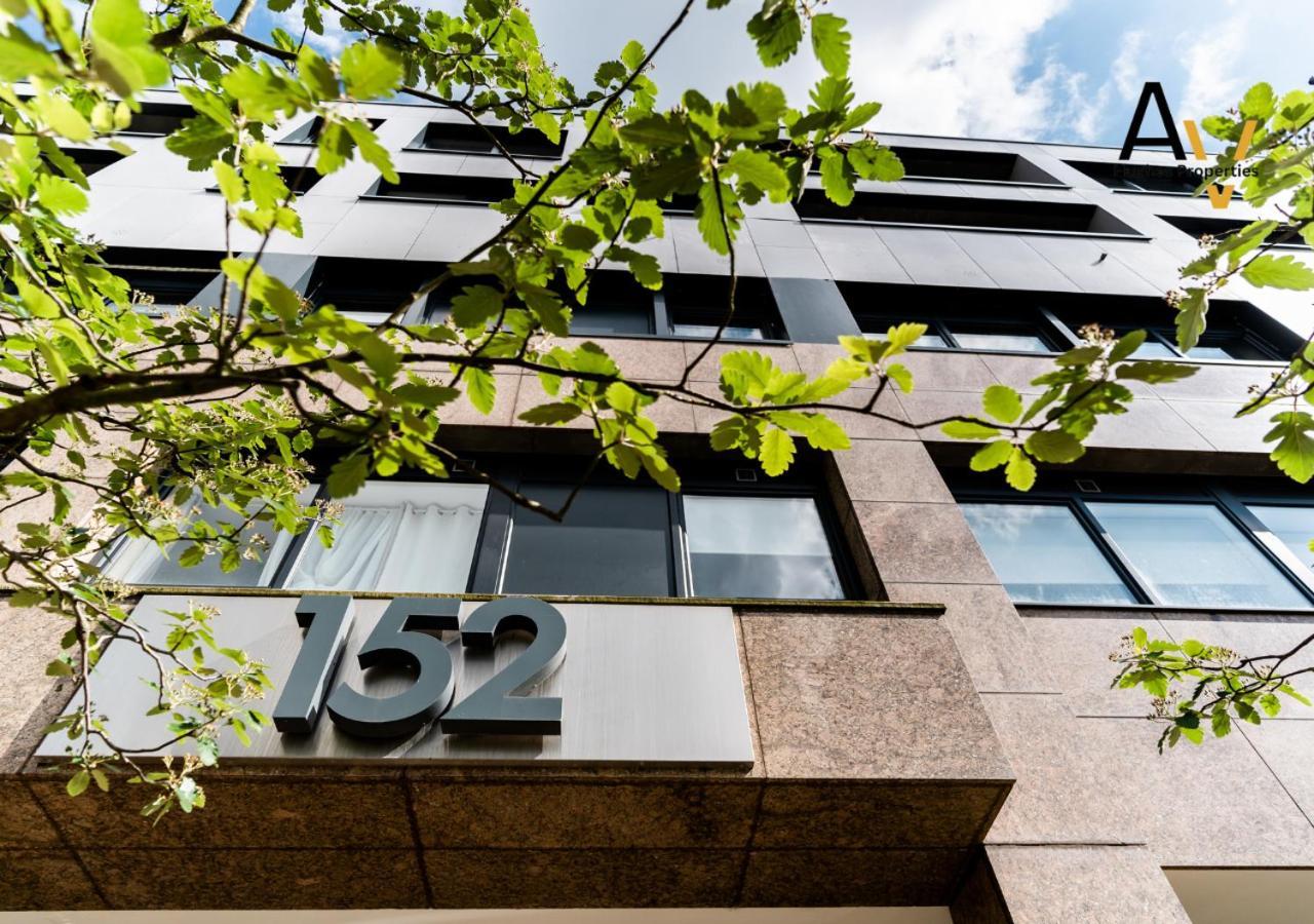 Modern Two-Bedroom Apartment - Central Location, Free Wi-Fi, Ideal For Long Stays By Av Hughes Properties Milton Keynes Exterior foto