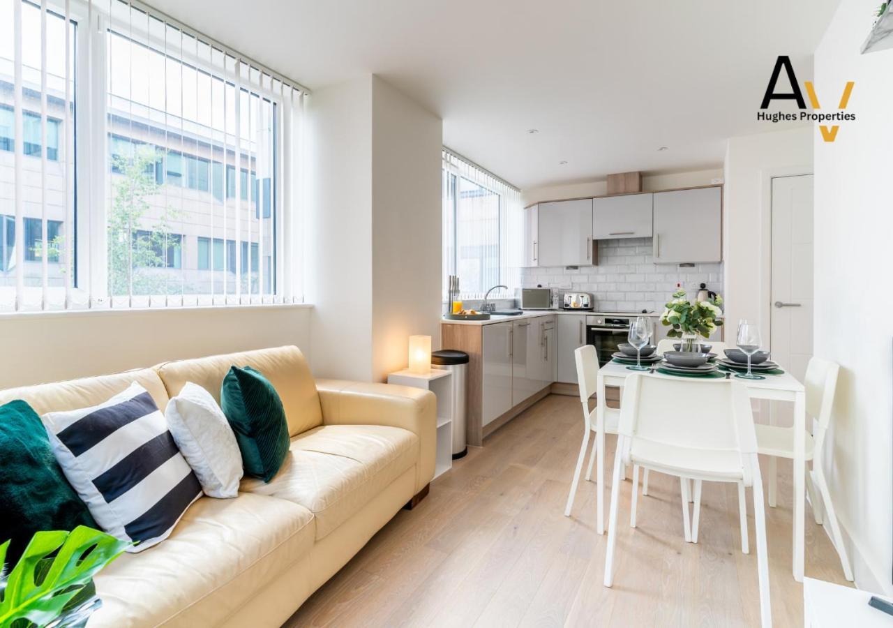 Modern Two-Bedroom Apartment - Central Location, Free Wi-Fi, Ideal For Long Stays By Av Hughes Properties Milton Keynes Exterior foto